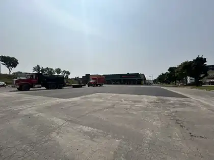 Pavage de grand terrain commercial à Québec